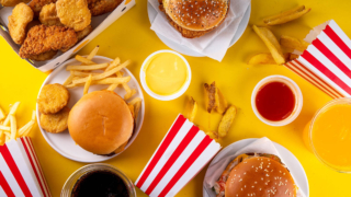 В России могут начать маркировать продукты с избытком соли и сахара