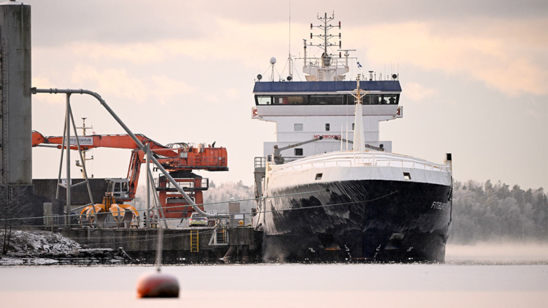 Финляндия отпустит судно Fitburg, задержанное по подозрению в повреждении кабеля на дне Балтики