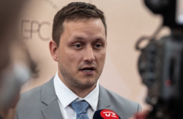 Премьер Гренландии допустил применение военной силы против острова