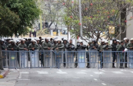 Мадуро объявил чрезвычайное положение и распорядился развернуть систему обороны в Венесуэле