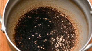 Как отмыть кастрюлю от пригоревшей еды подручными средствами: лайфхаки для нержавейки, эмалированной и другой посуды