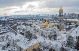 Оставшимся без отопления жителям Киева посоветовали уезжать из города