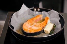 Больше ничего не прилипнет: как обычный лист пергамента спасет любую сковороду