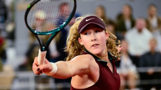 Мирра Андреева пробилась в четвертьфинал турнира в Брисбене, обыграв Линду Носкову