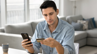 Банки РФ в рамках борьбы с мошенничеством заблокировали 2-3 млн карт и счетов физлиц с начала года – "Ъ"