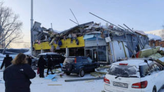 Обрушение крыши ТЦ в Новосибирске: что известно к этому часу