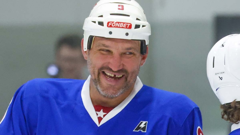 Овечкин получил удар клюшкой по лицу и повредил зуб в матче с "Чикаго"