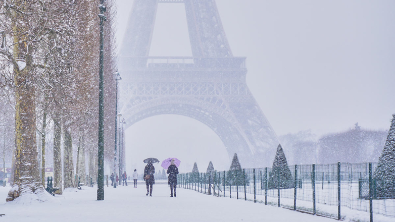Западную Европу занесло снегом: в Париже, Брюсселе и Амстердаме отменяют самолеты