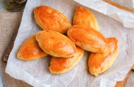 Открыла секрет румяных и аппетитных домашних пирожков: их съедают моментально