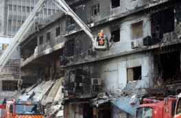 Более 70 человек погибло во время пожара в торговом центре Gul Plaza в Пакистане