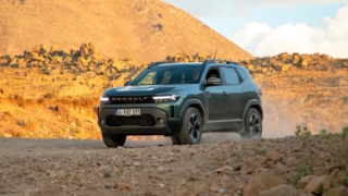 Новый Renault Duster: кроссовер получил измененный дизайн и панорамную крышу