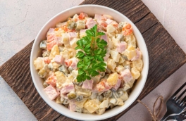 Почему салат становится водянистым и как этого избежать: секреты кулинаров