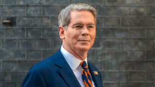 Глава Минфина США призвал ЕС не обострять спор о Гренландии и не вводить ответные тарифы