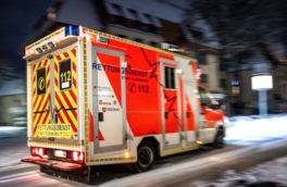 В Германии неизвестный с ножом напал на людей в торговом центре