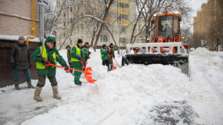 Москвичам рекомендовали пересесть на метро из-за продолжающегося снегопада
