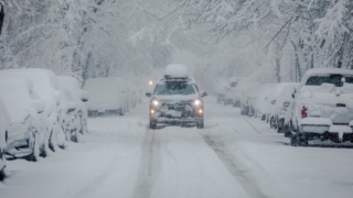 Московских и подмосковных водителей призвали отказаться от личного транспорта на фоне снегопада