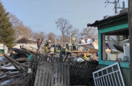 Взрыв газа разрушил частный дом в Уссурийске, погибла женщина