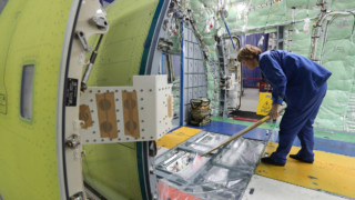 Российские ученые создали сверхлегкий материал для авиастроения