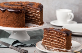 Делаю медовик всего за 30 минут: домашние просят готовить его каждый день