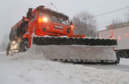 К уборке снега в Москве привлекли около 130 тысяч человек
