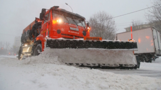 К уборке снега в Москве привлекли около 130 тысяч человек