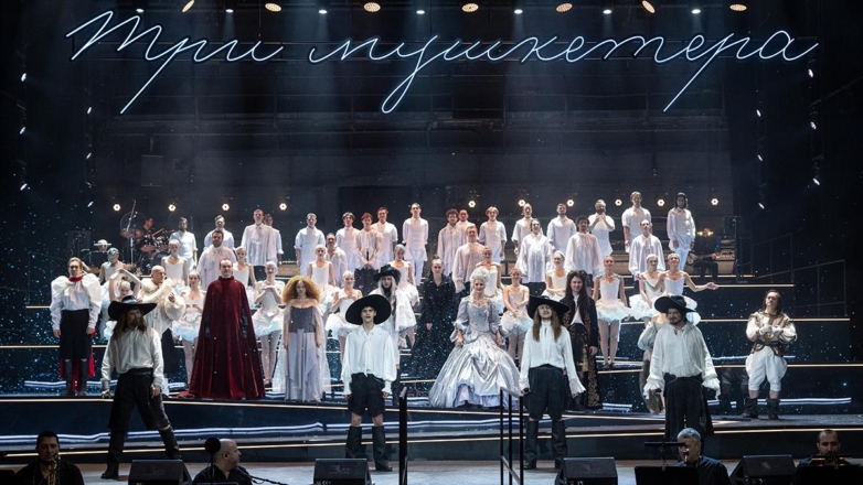 Покачивая перьями: "Три мушкетера" в Театре Моссовета