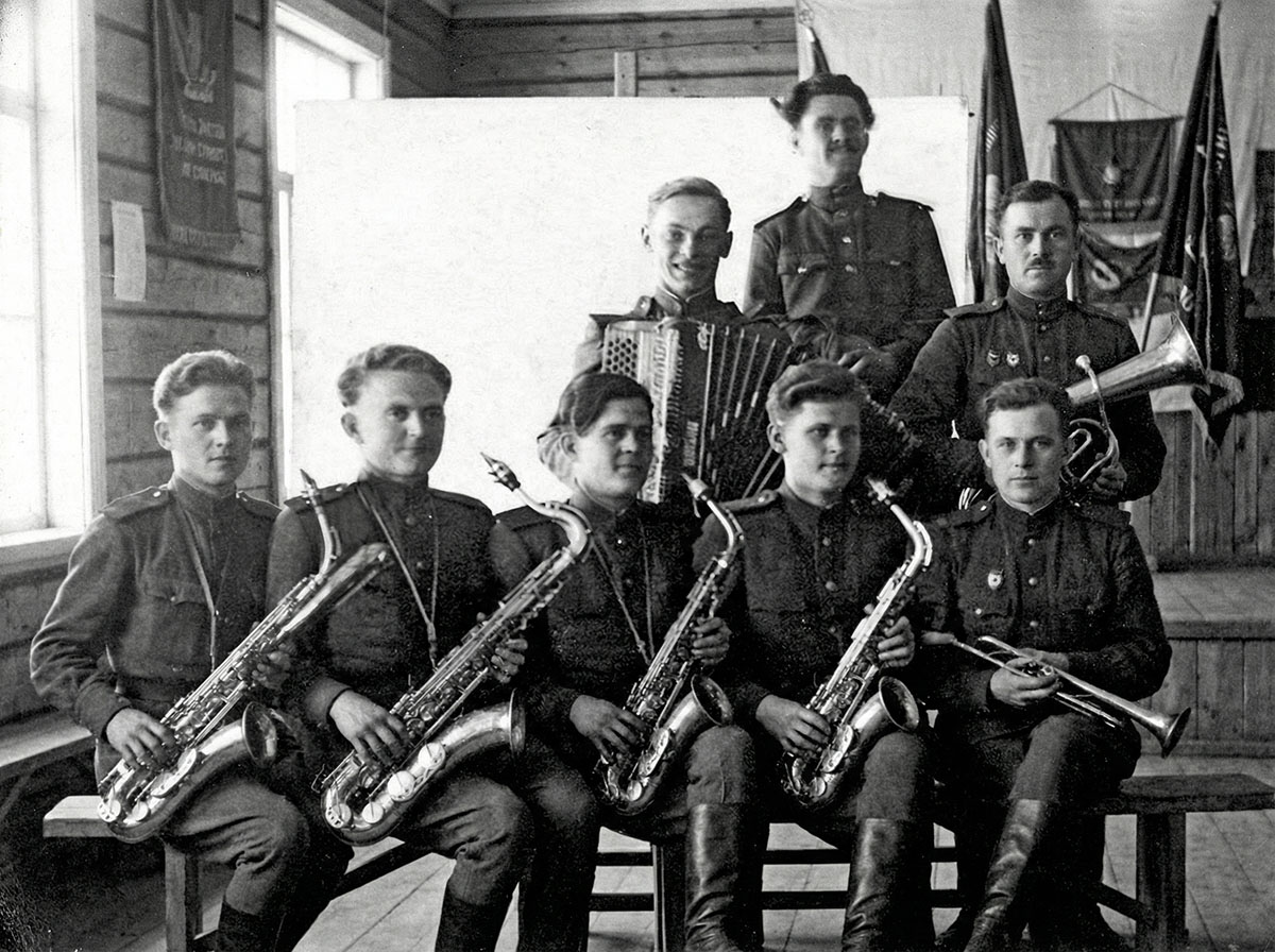 Александр Зацепин в составе джаз-оркестра