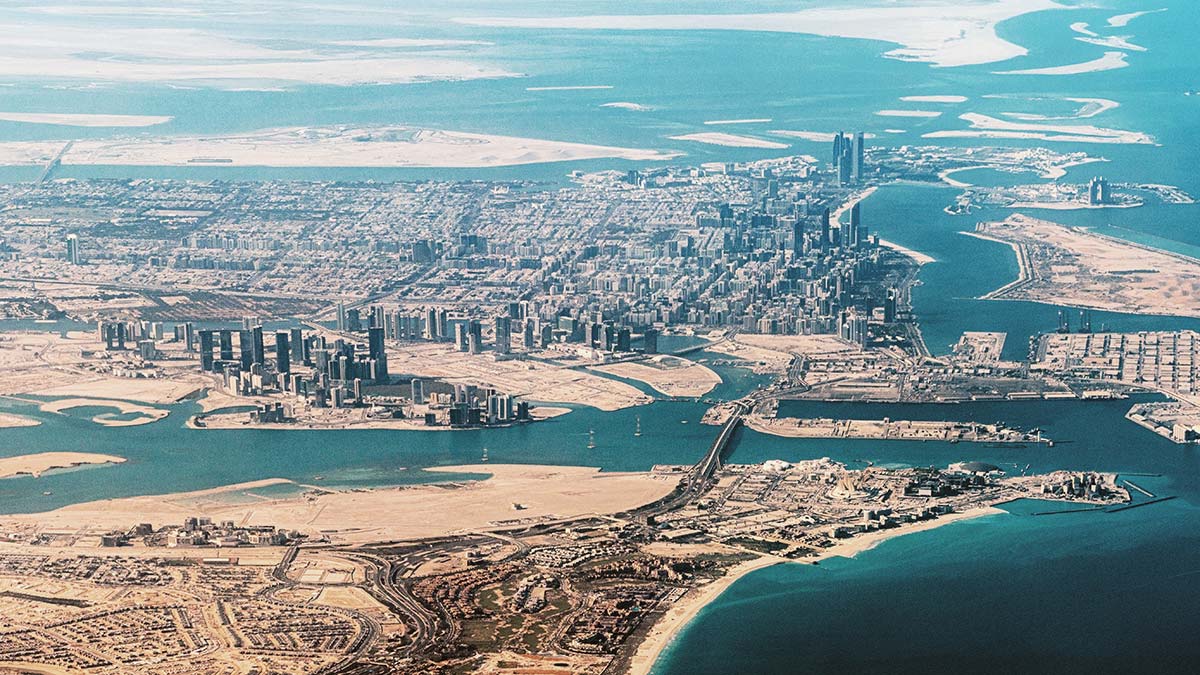 В Абу-Даби и Катаре прогремели взрывы