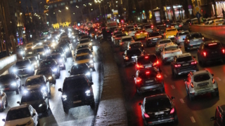 Москвичей предупредили о 8-балльных вечерних пробках