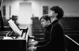 Итальянский дуэт братьев Баньяти исполнит Равеля и Чайковского в Большом зале Московской консерватории