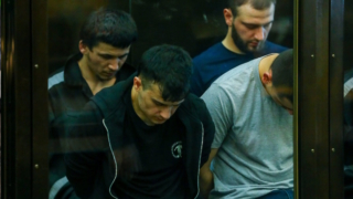 Четверым исполнителям теракта в "Крокусе" запросили пожизненное