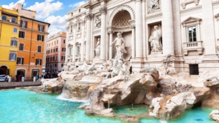 В Риме ввели плату за возможность бросить монетку в фонтан Треви