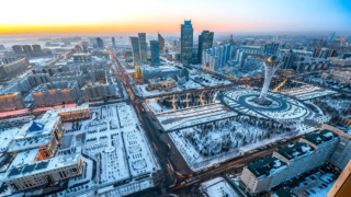 В проекте новой Конституции Казахстана уточнили статус русского языка: не "наравне", а "наряду"