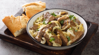 Жаренная печень с луком, которая тает во рту, – трачу всего 30 минут и никакого замачивания в молоке