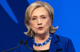 Хиллари Клинтон отрицает близкие отношения Билла Клинтона с Эпштейном