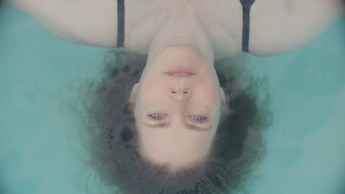 Кадр из фильма "У моря"