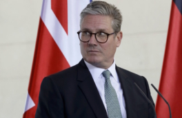 Джонсон обвинил Стармера в тирании из‑за отсрочки местных выборов