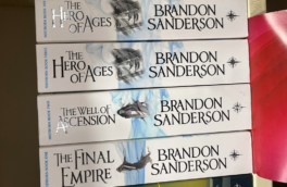 "Шесть месяцев или около того": Сандерсон намекнул на сроки работы по сценариям "Рождённого туманом" и "Архива Буресвета"