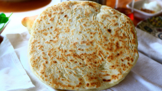 Каждый день пеку на сковороде постные лепешки с зеленью: едим их вместо хлеба