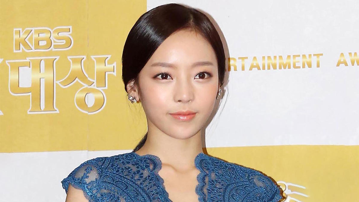 Южнокорейская певица и актриса Ку Хара