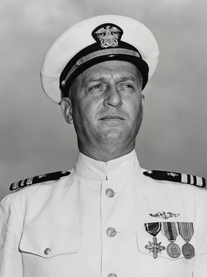 Лейтенант-коммандер ВМС США Фрэнк Уэсли “Майк” Фэнно‑младший в парадной белой форме, начало 1940‑х годов