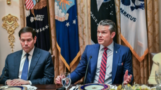 США удерживают 43% мирового рынка оружия – Рубио и Хегсет