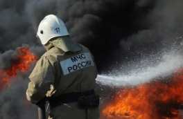 На улице Образцова в Москве горит здание, движение транспорта в этом районе перекрыто