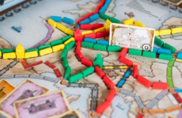 Вслед за "Колонизаторами": по настольной игре "Билет на поезд" снимут фильм и не только