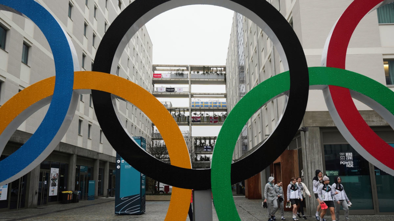 Под запретом даже история: российские флаги запретили проносить на все олимпийские объекты