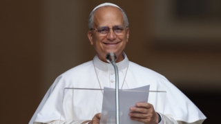 Папа римский пообщался с атеистом и ответил ему о Боге