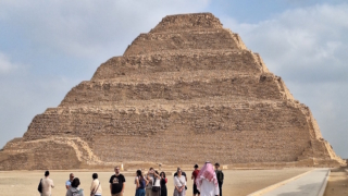 В Египте задержали нарисовавшего рисунок на пирамиде гида