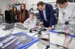 Новый стандарт обучения в средней школе планируется ввести с 2027 года: что изменится