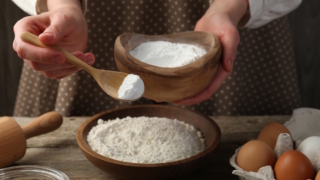 Теперь никогда не гашу соду – и выпечка получается только пышнее: секрет, о котором знают не все