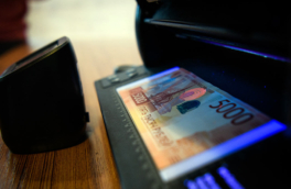 ЦБ в 2025 году нашел на 20% меньше подделок рублей и на 44% больше фальшивой валюты